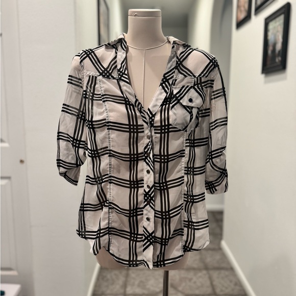 Bebe Women's Blouse white, black Short Sleeve Button Down Collar XS Sheer like - Picture 1 of 6